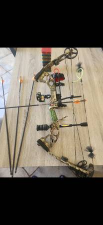 Pse compoumd bow and arrow. 1