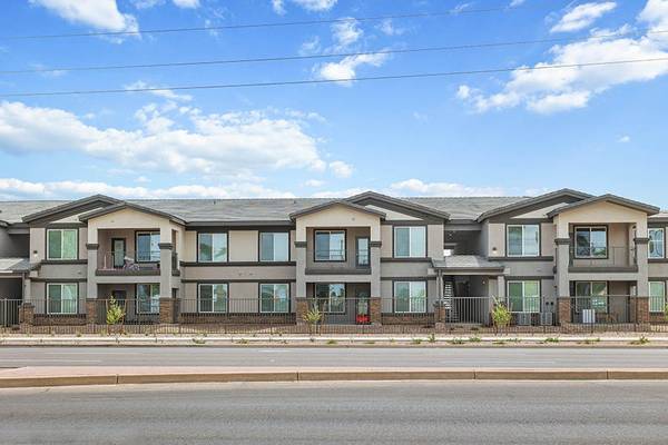 $2,229 / 3br - 1351ft2 - Get 8 weeks as a move in concession - apply today (7601 W Glendale Ave, Glendale, AZ)64024824551939123