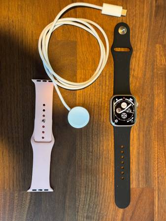 Apple Watch Series 7 41mm (GPS + Cellular) 1