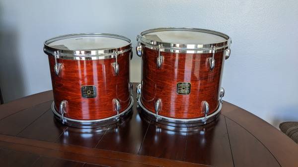 Gretsch Vintage 1980’s square badge toms. 1