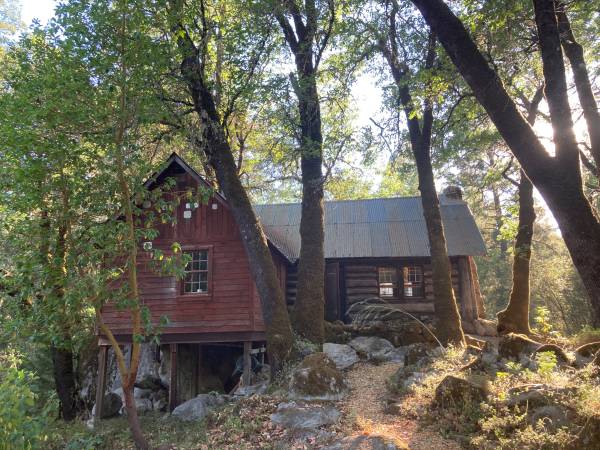$1,600 / 1br - Secluded log cabin in community (Nevada City)63952111918979120