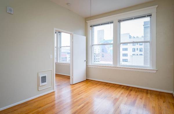 $1,125 / 1hab - 375ft2 - Pisos de Madera Maciza, Piso de Vinilo, Gestión en el Lugar (411 SW 12th Ave, Portland, OR)63672547450499120