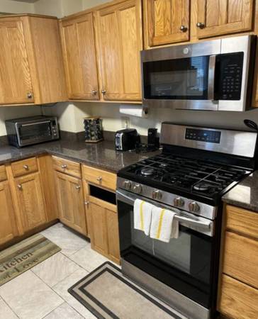 $499 / 4br - Cozy 4-BR Heat, Cable, WiFi Included! Across from Beach! (Hampton) (Hampton)63931658693378124