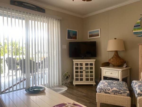 $79,995 / 2br - 928ft2 - Ubicado en una hermosa comunidad de 55+ completamente amueblada con 2 habitaciones y 1 baño (Pelican Bay, Micco)63799882004611124