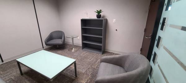 766 $ / 142 pies cuadrados - Primer mes GRATIS, 766 $/mes -- Oficina privada para terapeutas en Cedar Rapids (Cedar Rapids, IA)63389885477251123