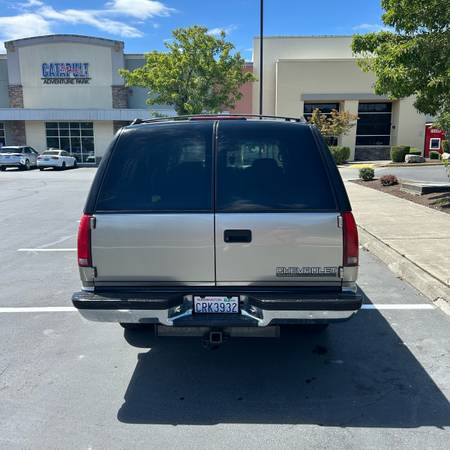 1999 Chevrolet Suburban K1500 4x4 Camioneta SUV - $4,600 (Maple Valley)63623060692227124