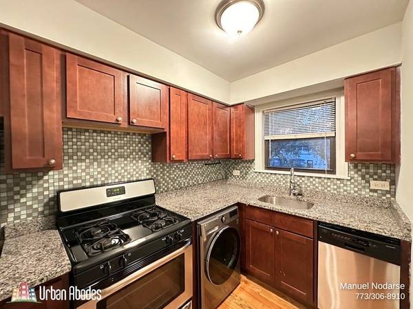 $2,050 / 1br - 700ft2 - Radiant 1 Bedroom, 1 Bath in Highland Park, Available: 12/1/2025 (Highland Park)64041646764931124