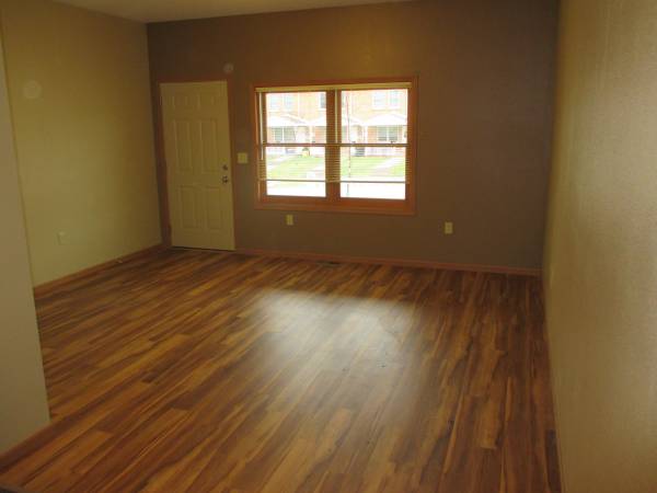 $1,415 / 2br - Modern Comfort in Dubuque's West End - 2 Bed, 2 Bath Townhome (Dubuque)63800864092545122