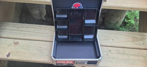 Vaultz Cash Box - $10 (East Bridgewater)63439137701505121