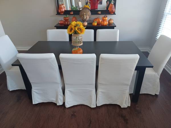 Almost Brand Néw.  A year old Parsons Dinning room chairs from IKEA . 1