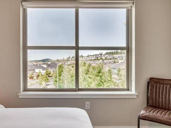 $2,151 / 2br - 985ft2 - Near Everywhere You Want To Be - The Elwood in Happy Valley!64038884819202123