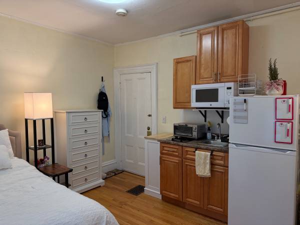 $1,550 Winchester Studio 12/1- Utilities & Parking Included - Laundry On Site (Winchester, MA)63856336423683124