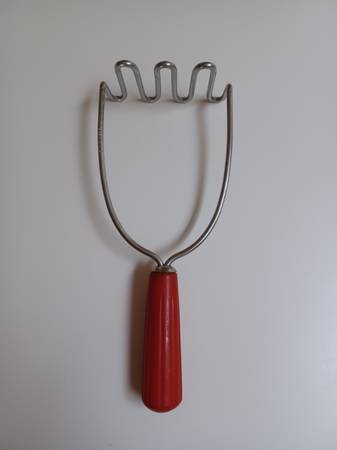 Vintage 1950's Bakelite Red Handle Potato Masher 1