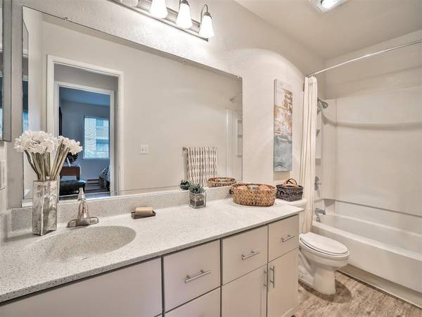$2,650 / 2br - 939ft2 - Disposal, Renovated Kitchen, Business Center (hayward / castro valley)63668044996995121