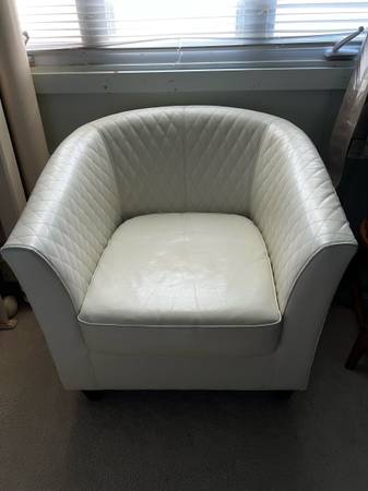White leather barrel chair 1