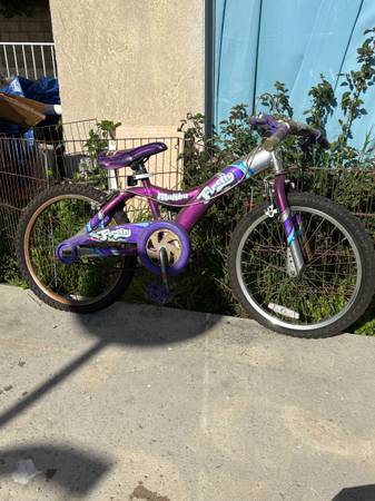 BIKE / KIDS BICYCLE 1