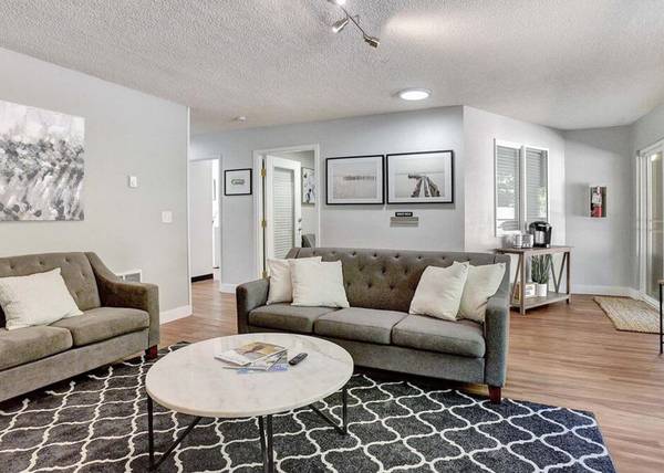 $1,595 / 2br - TOUR & GET $300 in SAVINGS+ Miles of Hiking Trails, 24/7 Laundry Room (Milwaukie Heights)63870109412737123