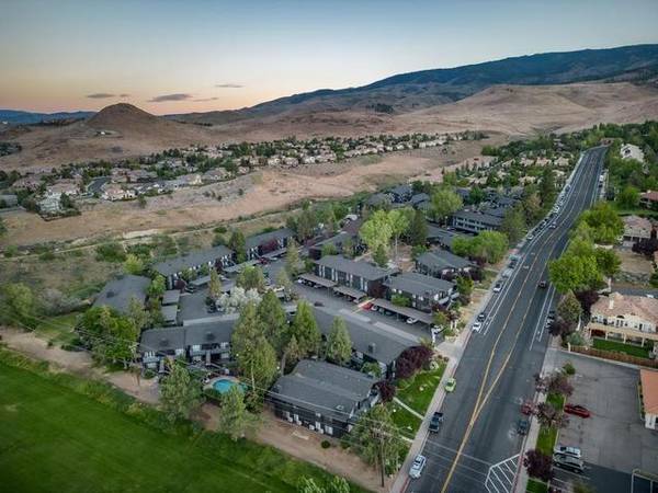 $2,068 / 2br - 1100ft2 - UBICACIÓN EXCLUSIVA CON VISTAS IMPRESIONANTES AL CAÑÓN, A LA CIUDAD Y A LAS MONTAÑAS! (Old Southwest Reno, Skyline, Reno (ciudad))63682237516801120