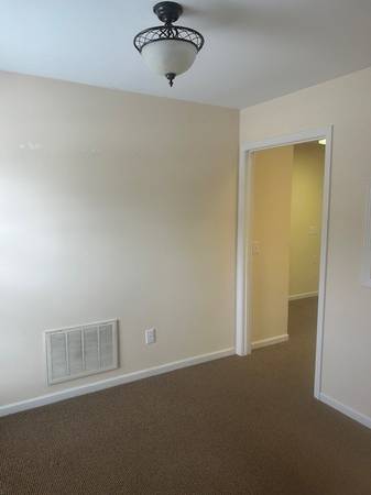 $1,500 / 930ft2 - Office Space for Lease | (+-) 520 s.f. & (+-) 930 s.f. (Greenville)63783811744771121