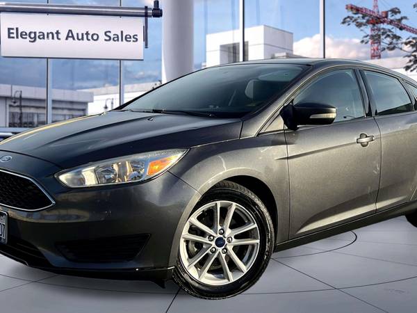 2017 Ford Focus SE Hatchback 1