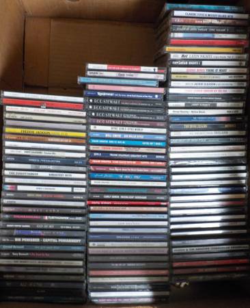 ¡Muchos discos compactos, DVDs y cintas VHS! - $1 (Haverhill, Mass.)63438088924289121