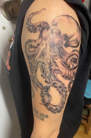 Tatuajes realistas personalizados en blanco y negro en NYC. (astoria)63850258171265120