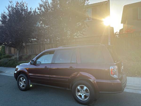 Piloto Honda 2007, fila trasera, 4x4, DVD, completamente equipado - $4.500 (Fairfield / Vacaville)63470231602307122