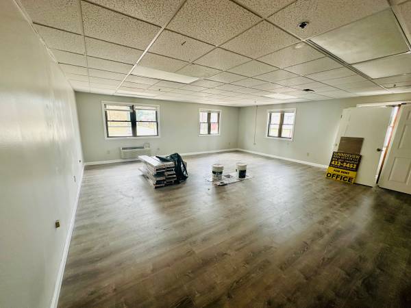 $850 / 500ft2 - Commercial & Office Space Available (Derry)63931786725891123