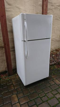 Solid Working Kenmore Refrigerator 1