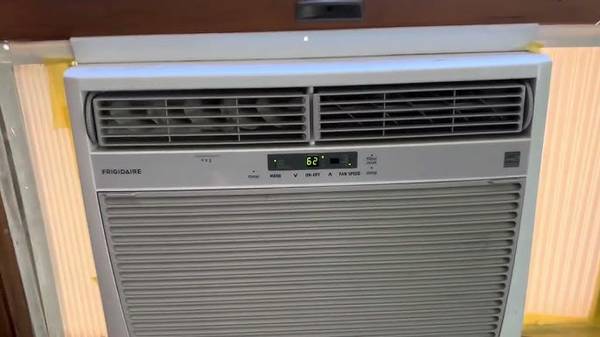 Frigidaire 12,000 BTU Window Air Condition 1