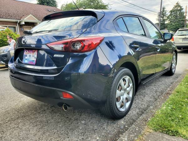 2016 Mazda3 manual transmission. LOW mileage - $12,500 (Bellevue)63617141041155123