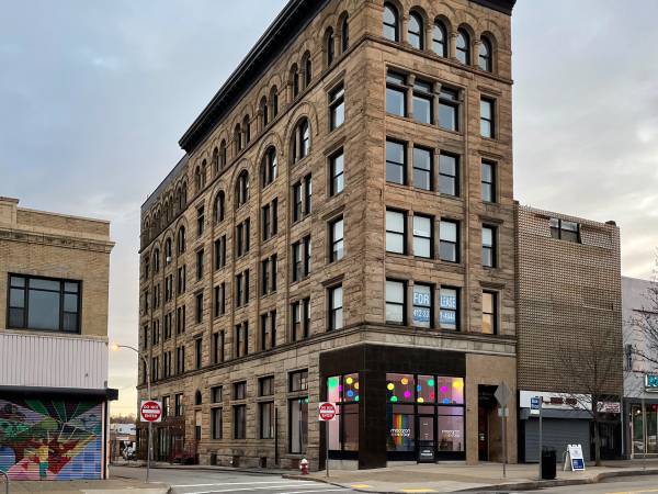 $4,095 / 1740ft2 - AVAILABLE NOW! Triple-height, gorgeous retail storefront! (East Liberty)64013533279235124
