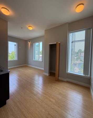 $995 ♥Estudio lleno de luz cerca del campus de UDub: 6 semanas gratis♥ (Cerca de Westman's Bagel)63862287368193122