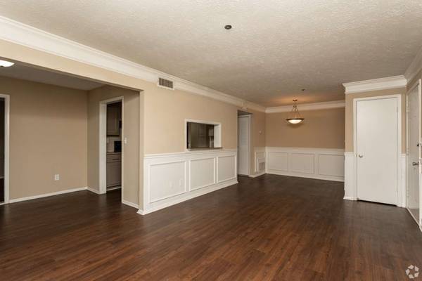 Conveniently located 1 bed / 1 bath! 770 Sq Ft. Transit close by! 1