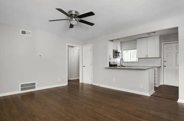 $955 / 2br - Renovated 2BR, 1-bath Apartment (Greenville, NC)63932059607170122