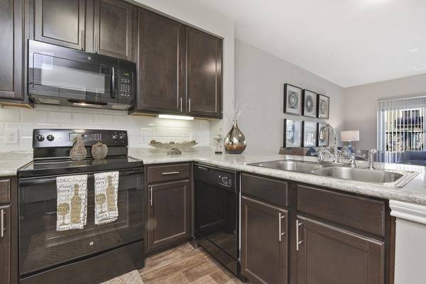 $975 / 1br - Great Price South Austin | Washer/Dryer Connections (South)63979117038210120