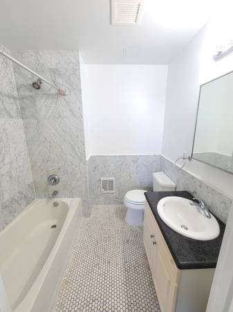 $2,850 / 2br - NO BROKER FEE – Stunning 2 Bed / 2 Bath w/ Private Terrace & Washer/Dryer (Gravesend)63809066721155123