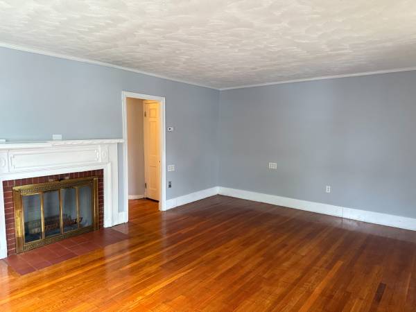 $2,100 / 3br - 1228ft2 - Owner-occupied with offstreet parking and in-unit laundry (Manchester)63932061105027123