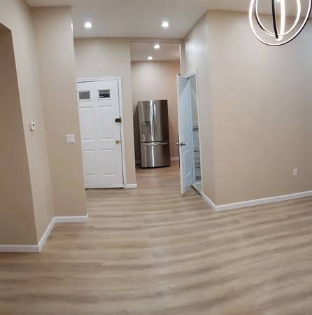 $870 / 1br - Multi-unit 1 Bed property unit Close to Long Beach Airport Business Pa (1780 Park Ave Long Beach, CA)63812226516867120
