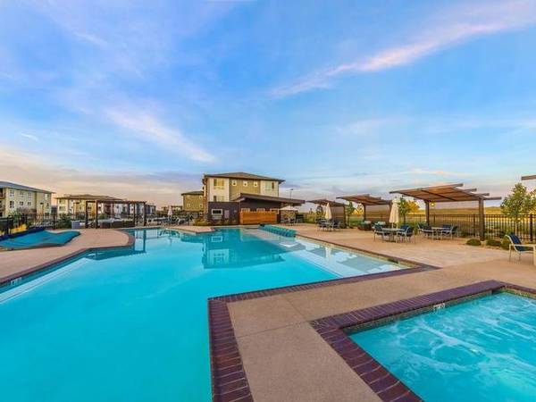 $2,099 / 2br - 1182ft2 - Detached Garages, Pet Grooming Spa, Resort-Style Pool64143967474562123