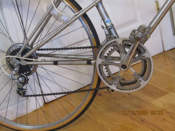CENTURION Accordo;5´2"to 5´5¨; BRAND NEW TIRES; road bike; grey - $175 (Cambridge and Somerville)62935641936641121