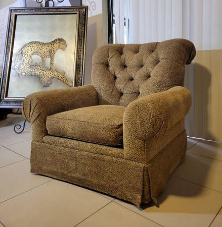 Oversized Swivel Armchair and Matching Ottoman 1
