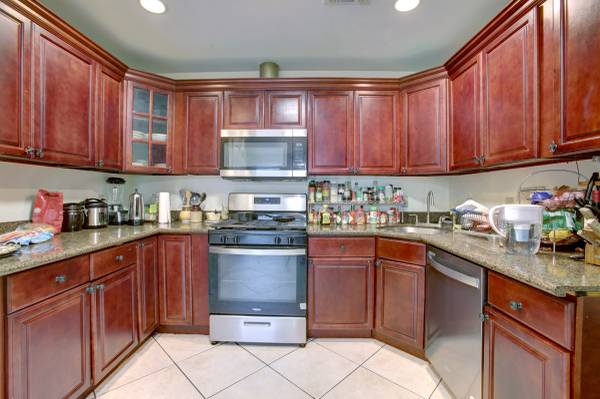 $850 / 2br - private room (Lakeview)63988200270082123