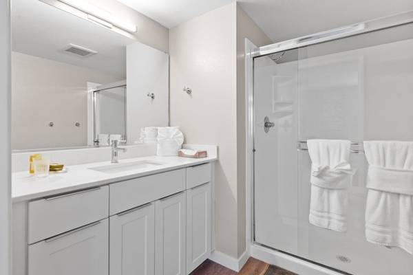 $3,005 / 1br - 816ft2 - Quiet Small Community with a Resort-Style Swimming Pool (campbell)63880247804801123