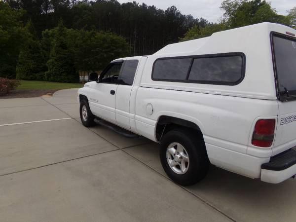2001 dodge ram 1500 sport 5.9 v8 2wd 2 owners(298K)hwy mi runs xxx - $3,800 (riverdale)63612731955713122