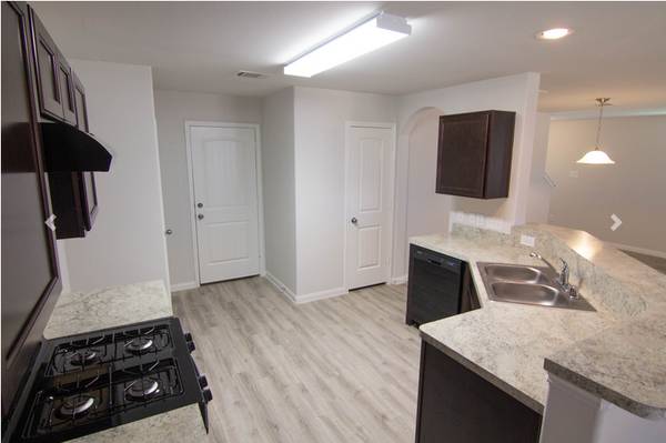 $2,200 / 4br - 1687ft2 - Ft Worth Homes 6 Weeks Free (Ft Worth)63796327636099120