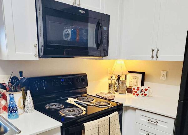 $1,417 / 1br - Your Newly Renovated Home is Waiting for YOU!!! (1001 E. Marine View Drive, Everett, WA)63808036030849124