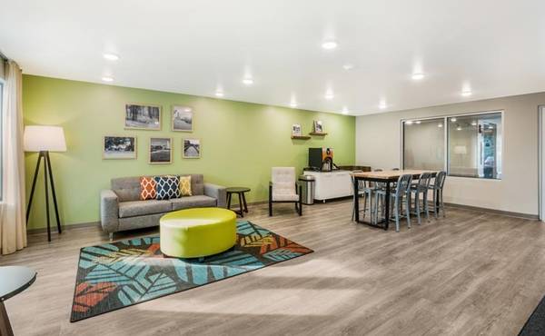 $1,428 / 1br - Explore Our Affordable Monthly Rates - No Lease, No Deposit Required! (2225 Point Blvd, Elgin, IL)63898985315331123