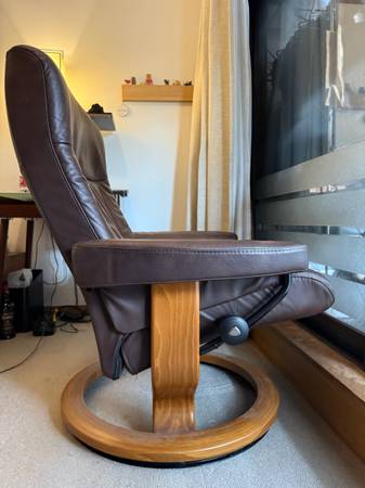 Ekornes - Stressless Lounge Chair w/ottoman - furniture - by