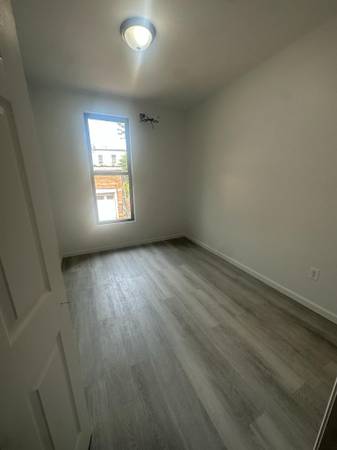 studio apt ~ prime bushwick~ washer and dryer~all utilities included~ 1